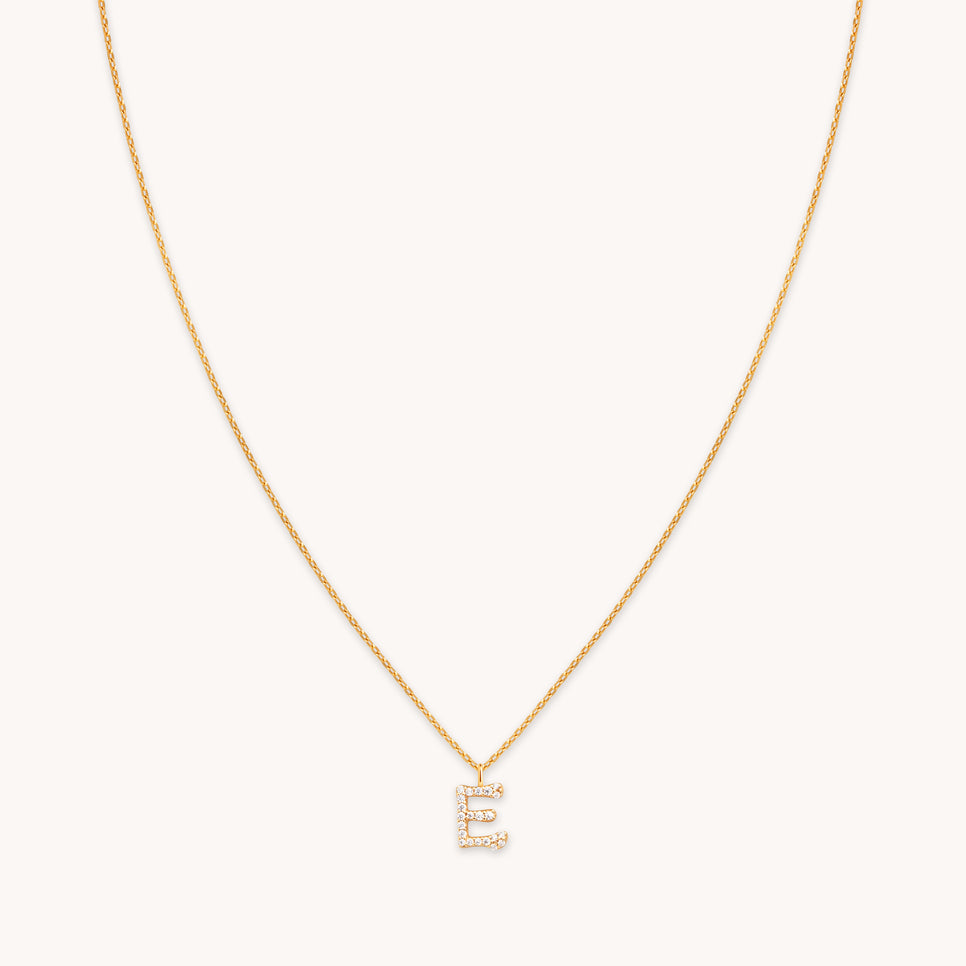 18k Gold Plated Jewellery - E Initial Pavé Pendant Necklace in Gold - Pendant Necklace - Astrid &amp; Miyu