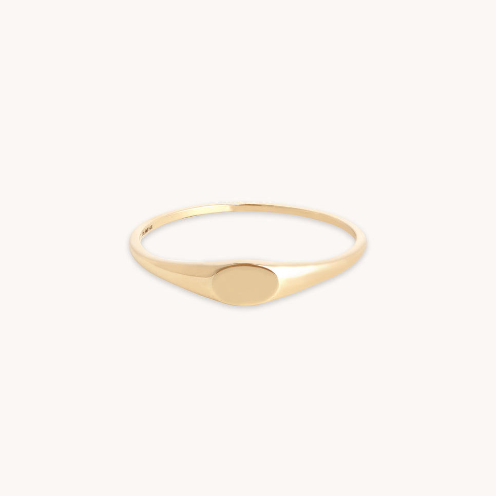 Graduation Gifts - Signet Ring in Solid Gold - Signet Ring - Astrid &amp; Miyu