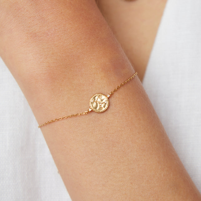18k Gold Plated Jewellery - Cancer Zodiac Bracelet in Gold - Zodiac - Astrid &amp; Miyu