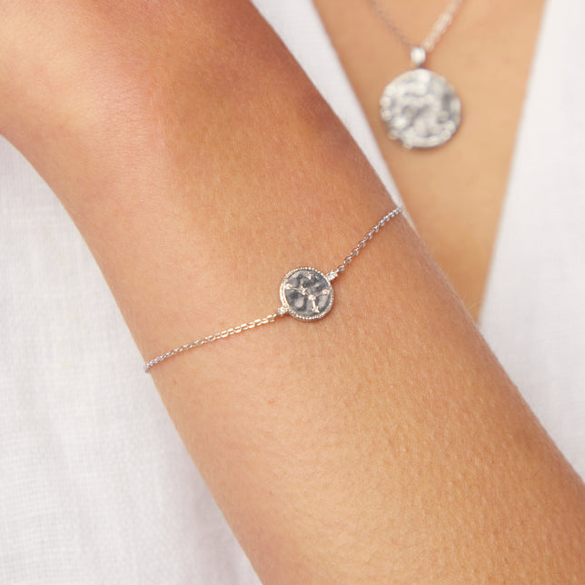 Bracelets - Cancer Zodiac Bracelet in Silver - Zodiac - Astrid & Miyu