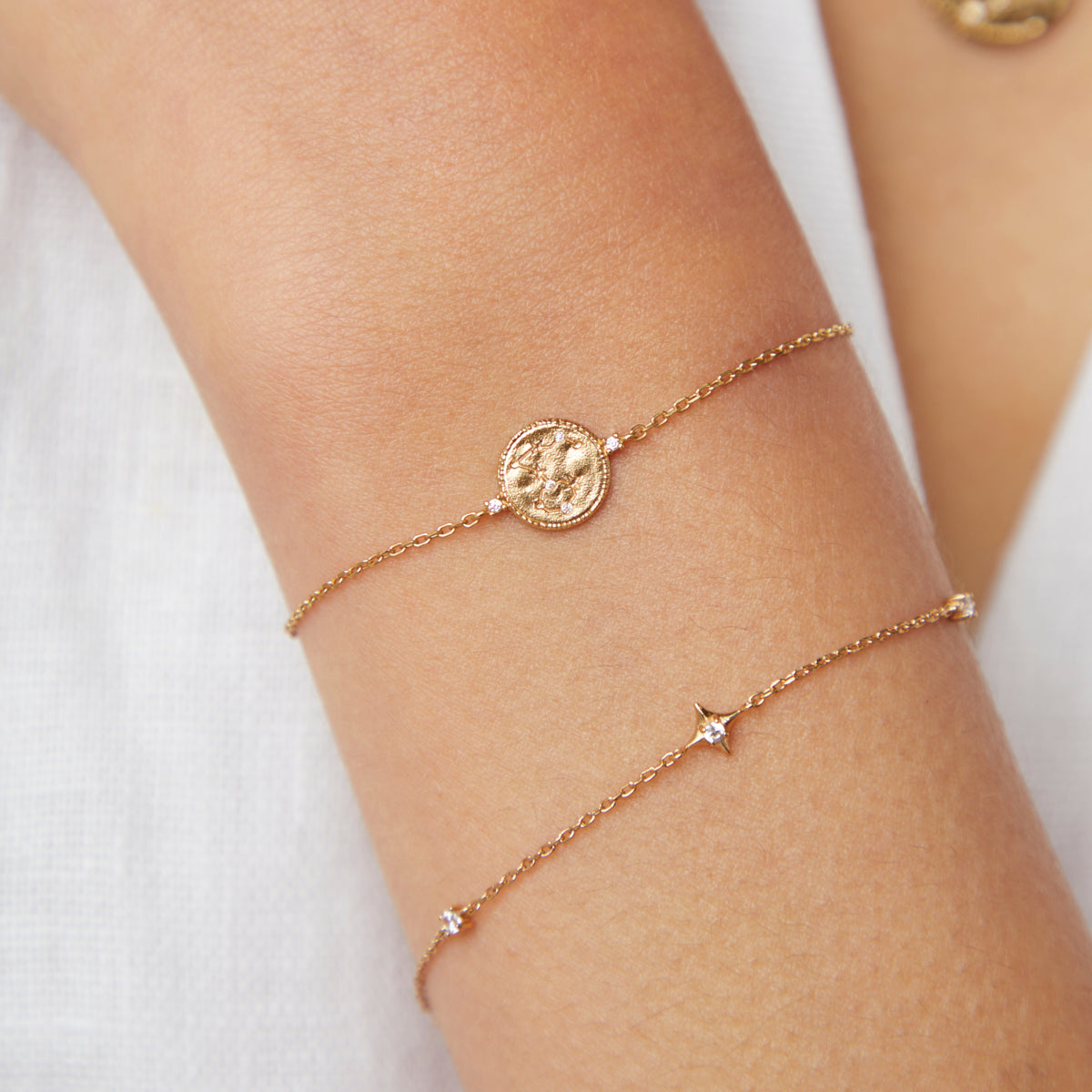 18k Gold Plated Jewellery - Pisces Zodiac Bracelet in Gold - Zodiac - Astrid & Miyu