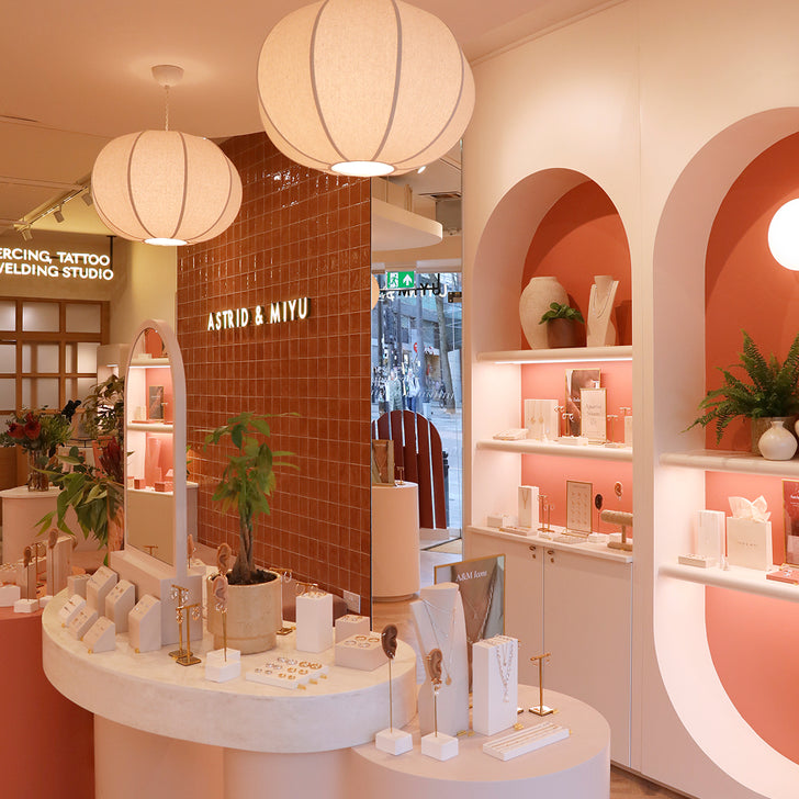 Design_Inspiration_block_876x876_52b9ec57-2518-403e-8123-c76ce2b387c1-Astrid & Miyu