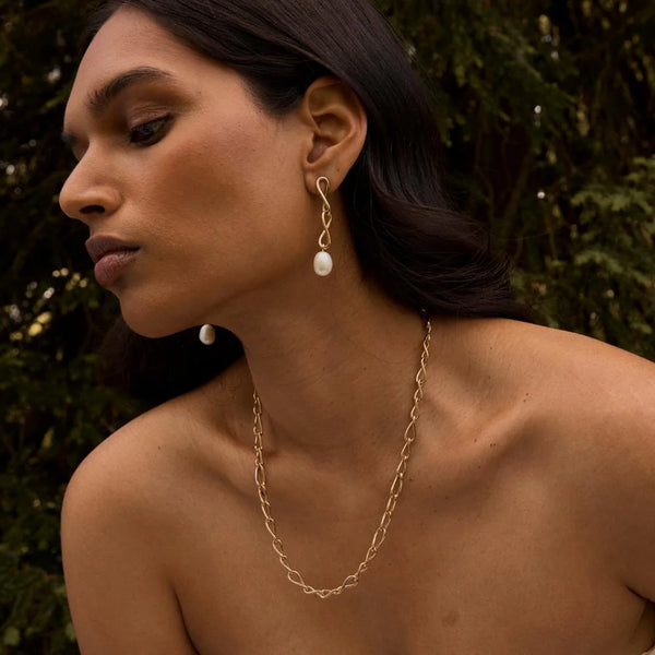 pearls410_1-Astrid & Miyu