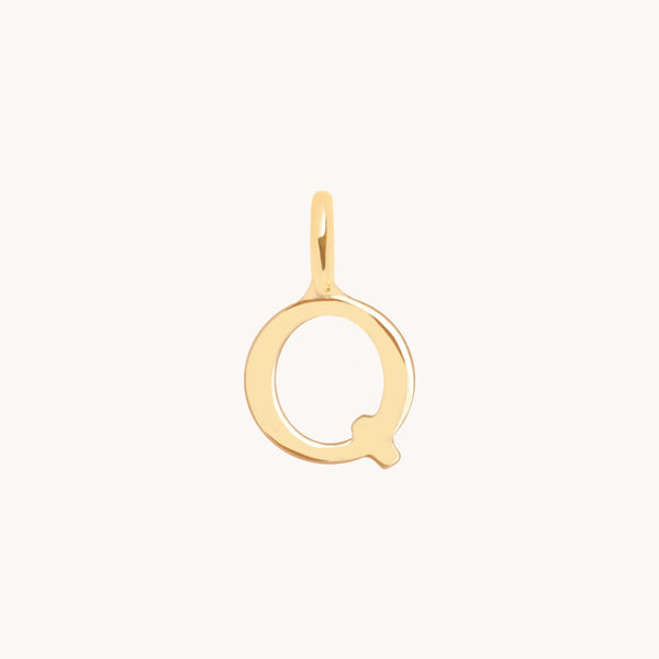 Initial Charms - Q Initial Charm 9k Gold - Welding Charm - Astrid &amp; Miyu