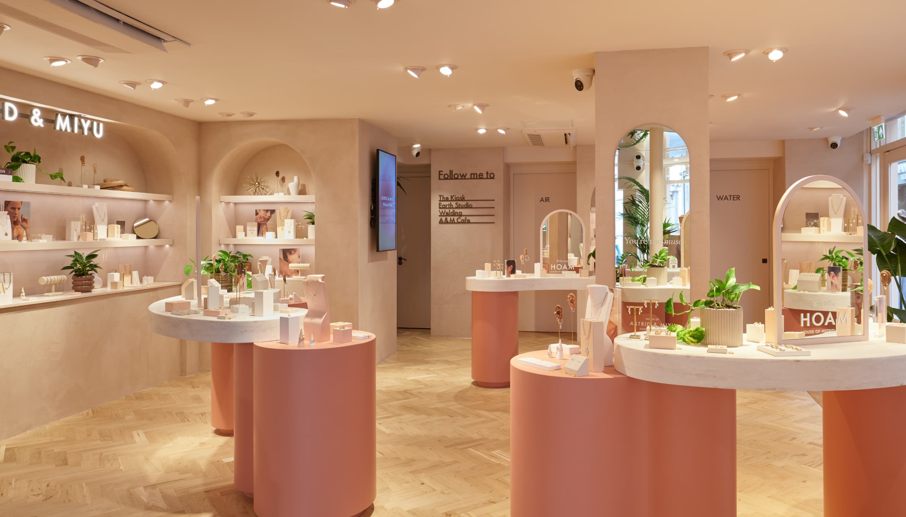 Stores_-_Desktop_1_d24eeecc-8c64-4a98-8f3f-a13305c0b904-Astrid & Miyu