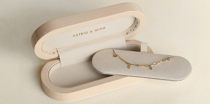 visualiser-box_054205ed-8d2f-4c8b-8efd-f8f6c1936db9-Astrid & Miyu