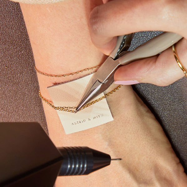 Welding_2-Astrid & Miyu