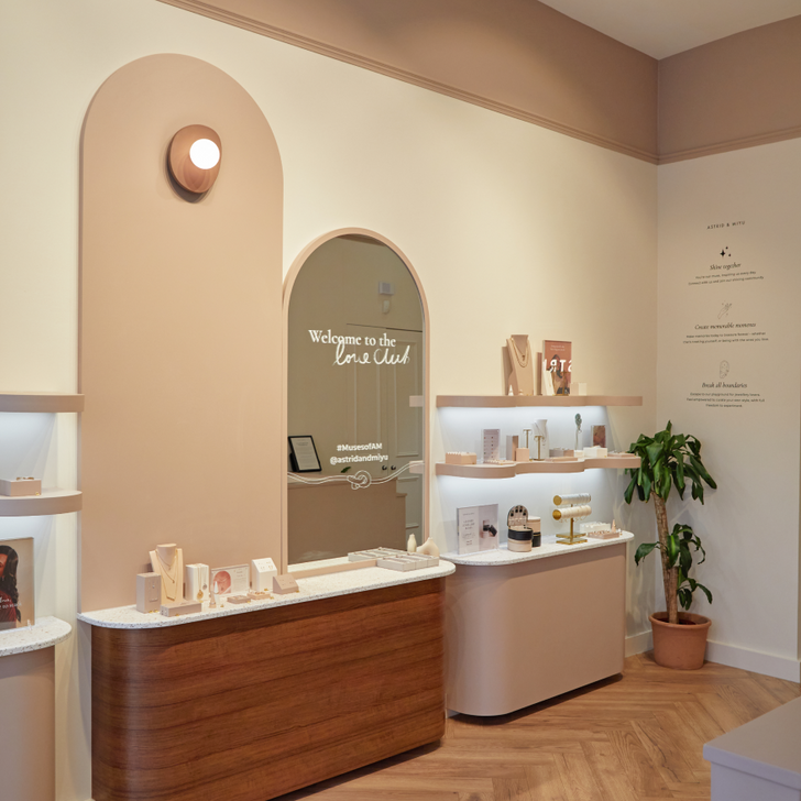 Main_Image_1_4058e704-8926-4f5c-8baf-08d62173fb28-Astrid & Miyu