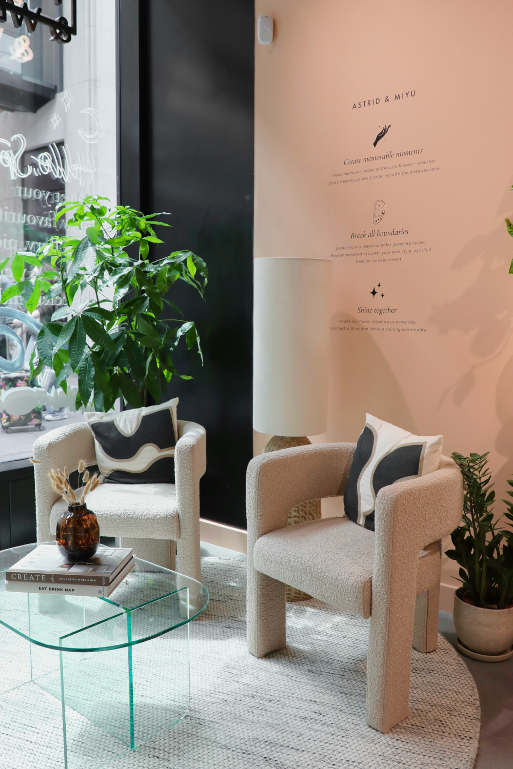 Neutral_tones_5c18d088-daec-487a-8cde-abff0bbec9c6-Astrid &amp; Miyu