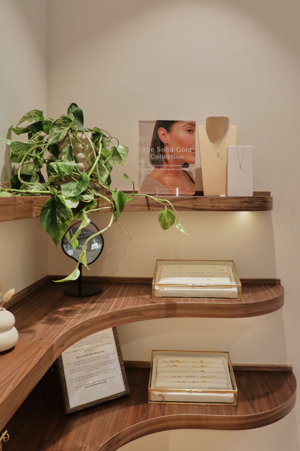 Vibrant_greenery-Astrid &amp; Miyu