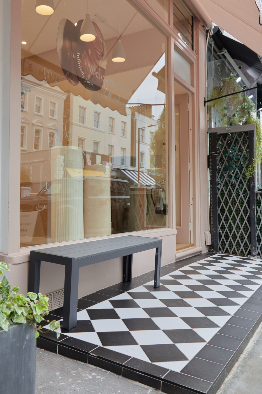 Victorian_influence_tiles-Astrid &amp; Miyu