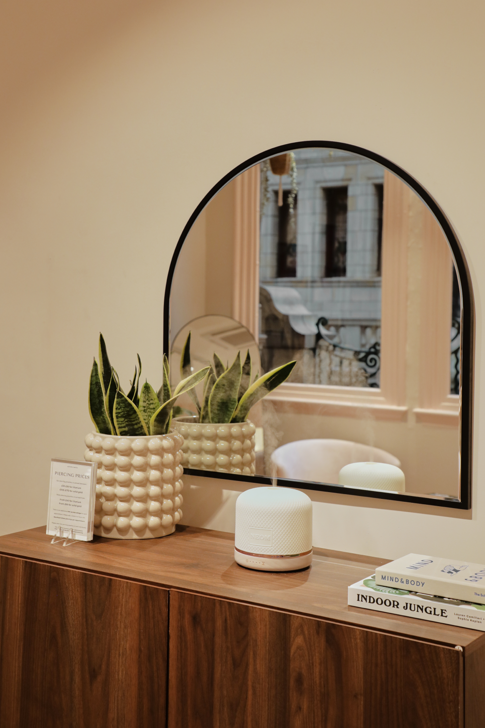 Walnut_finish-Astrid & Miyu